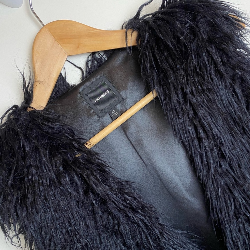 EXPRESS Faux Fur vest, black, XS - Picture 3 of 5